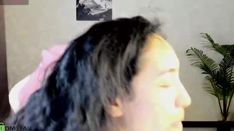 Snapshot of kira_lilian chatting on November 2025 12:49:01 AM Aura online show from November 2025 12:49:01 AM