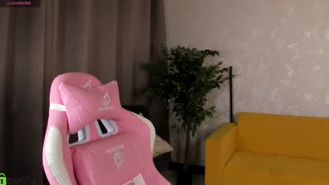 Snapshot of kira_lilian chatting on December 2025 03:11:02 AM Aura online show from December 2025 03:11:02 AM