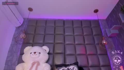 Kira  online show from March 2026 04:39:01 AM