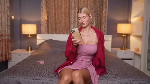 Snapshot of kirabl00m chatting on June 2026 03:33:02 AM kira bloom online show from June 2026 03:33:02 AM
