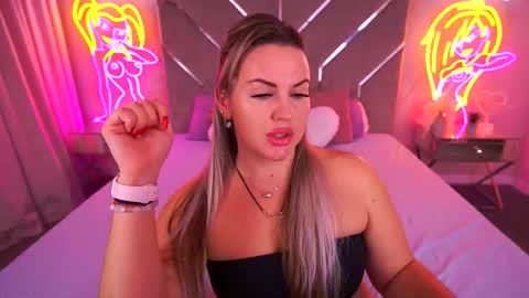 Kira online show from November 2025 09:36:02 PM