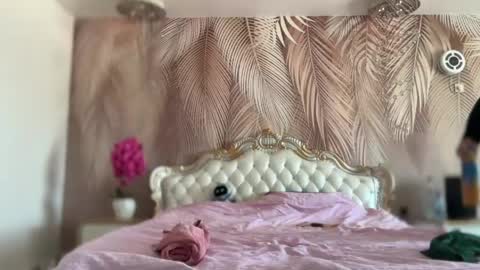 KiraDivine online show from April 2026 12:19:02 PM