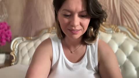KiraDivine online show from May 2026 01:06:01 PM