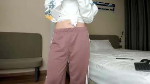 love you online show from December 2025 04:24:01 PM