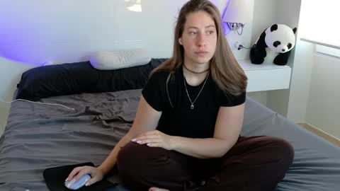 Snapshot of kiralimme_ chatting on April 2026 07:31:01 AM Kira online show from April 2026 07:31:01 AM
