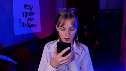 Kira online show from September 2025 08:32:02 PM