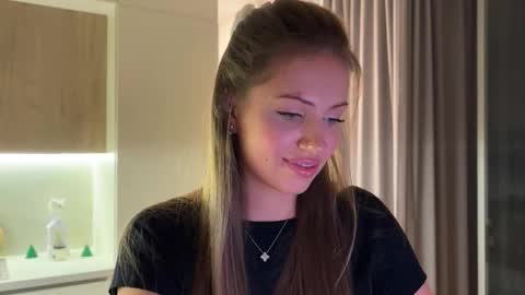 Kira online show from November 2025 04:28:01 PM