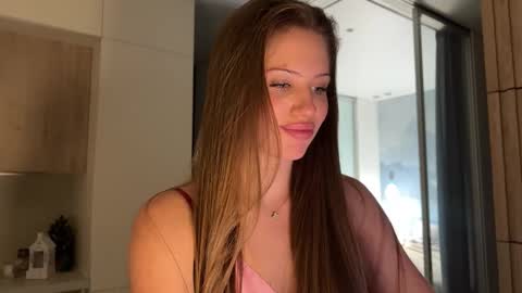 Kira online show from March 2026 04:32:02 PM