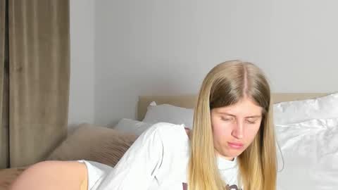 Kira online show from March 2026 08:02:02 PM