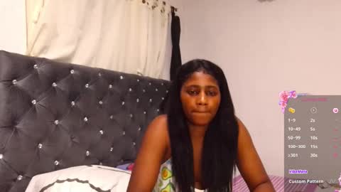 Snapshot of kiss_violet chatting on October 2025 11:33:01 PM Violet online show from October 2025 11:33:01 PM