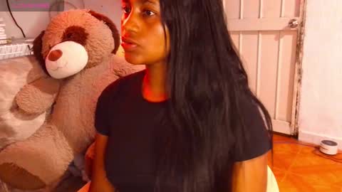 Snapshot of kiss_violet chatting on December 2025 01:58:02 AM Violet online show from December 2025 01:58:02 AM