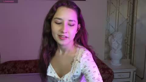 Snapshot of kisses_eva chatting on September 2025 04:27:01 AM Hot Eva online show from September 2025 04:27:01 AM