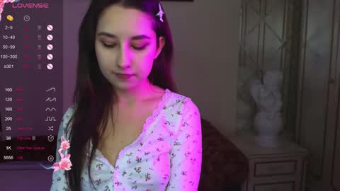 Snapshot of kisses_eva chatting on October 2025 04:33:01 AM Hot Eva online show from October 2025 04:33:01 AM