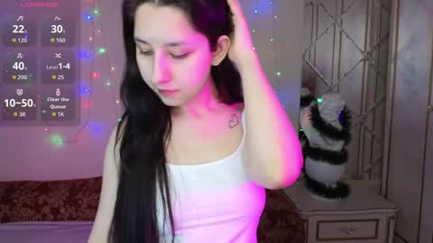 Snapshot of kisses_eva chatting on December 2025 04:43:01 AM Hot Eva online show from December 2025 04:43:01 AM