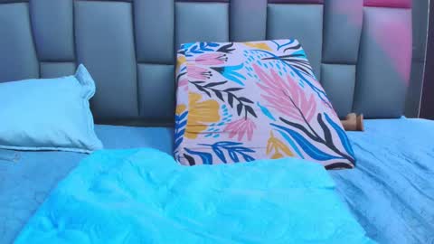 BELLA FLAME online show from September 2025 09:04:02 PM