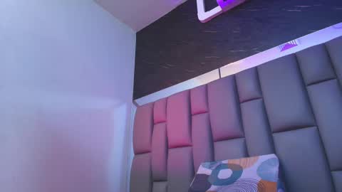 BELLA FLAME online show from September 2025 07:08:01 PM