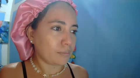 Snapshot of kissmelovejummy chatting on December 2024 06:33:01 PM Erika paul online show from December 2024 06:33:01 PM