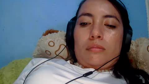 Snapshot of kissmelovejummy chatting on December 2024 10:45:01 PM Erika paul online show from December 2024 10:45:01 PM