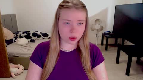 Snapshot of kitten_jenny01 chatting on November 2025 11:53:02 AM Jennyblonde and Emmabrunette online show from November 2025 11:53:02 AM