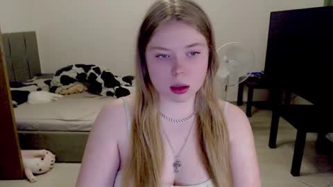 Snapshot of kitten_jenny01 chatting on November 2025 02:39:01 PM Jennyblonde and Emmabrunette online show from November 2025 02:39:01 PM