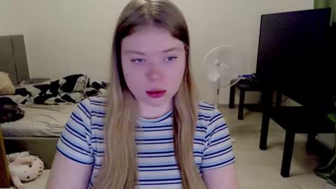 Snapshot of kitten_jenny01 chatting on December 2025 12:12:01 PM Jennyblonde and Emmabrunette online show from December 2025 12:12:01 PM