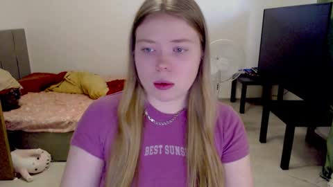 Snapshot of kitten_jenny01 chatting on January 2026 10:39:01 AM Jennyblonde and Emmabrunette online show from January 2026 10:39:01 AM