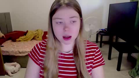 Snapshot of kitten_jenny01 chatting on January 2026 09:47:02 AM Jennyblonde and Emmabrunette online show from January 2026 09:47:02 AM