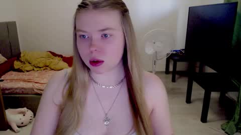 Snapshot of kitten_jenny01 chatting on January 2026 10:10:02 AM Jennyblonde and Emmabrunette online show from January 2026 10:10:02 AM