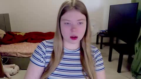Snapshot of kitten_jenny01 chatting on January 2026 10:52:02 AM Jennyblonde and Emmabrunette online show from January 2026 10:52:02 AM
