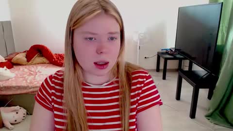 Snapshot of kitten_jenny01 chatting on February 2026 11:50:01 AM Jennyblonde and Emmabrunette online show from February 2026 11:50:01 AM