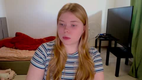 Snapshot of kitten_jenny01 chatting on May 2026 11:37:02 AM Jennyblonde and Emmabrunette online show from May 2026 11:37:02 AM