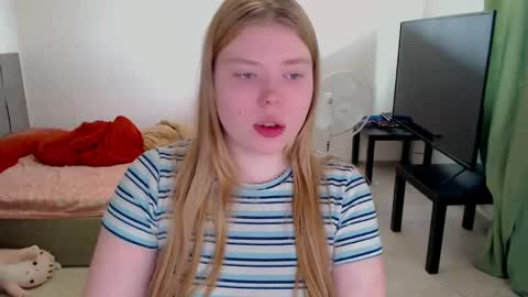 Snapshot of kitten_jenny01 chatting on May 2026 11:48:01 AM Jennyblonde and Emmabrunette online show from May 2026 11:48:01 AM