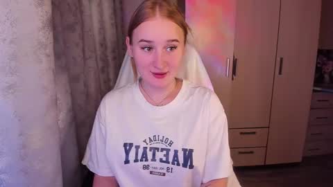 kitten_sun online show from February 2025 01:53:02 PM