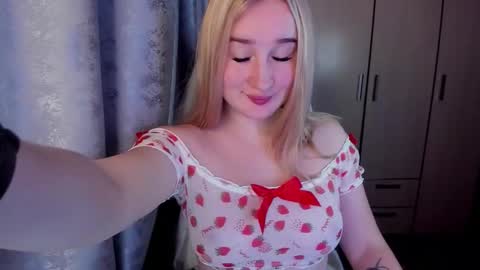 Snapshot of kitten_sun chatting on October 2025 02:14:02 AM kitten_sun online show from October 2025 02:14:02 AM