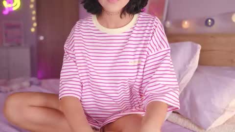 Snapshot of kittenmoon_ chatting on December 2025 11:26:02 AM online show from December 2025 11:26:02 AM