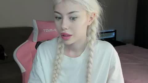 Snapshot of kitty0u0 chatting on January 2026 09:14:02 AM erika 3 online show from January 2026 09:14:02 AM