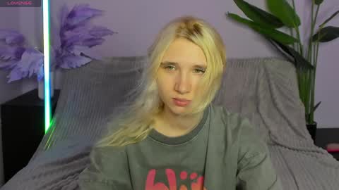 Snapshot of kitty_blondy chatting on April 2026 04:46:01 AM kitty blondy online show from April 2026 04:46:01 AM