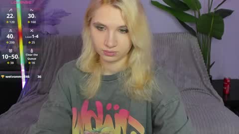 Snapshot of kitty_blondy chatting on April 2026 02:44:01 AM kitty blondy online show from April 2026 02:44:01 AM