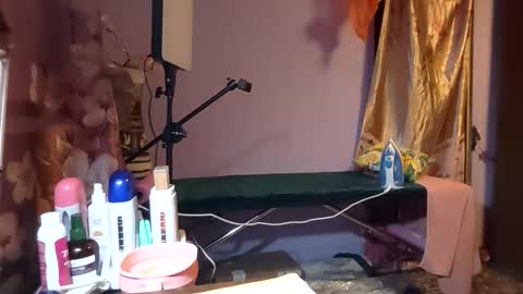 Snapshot of kitty_crystal_ chatting on November 2025 05:46:02 PM Kitti online show from November 2025 05:46:02 PM