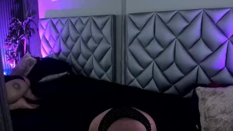   online show from October 2025 09:15:01 PM