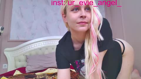 Evelyn online show from May 2026 02:44:02 PM