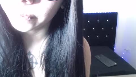 Evelyn  online show from November 2025 12:13:01 AM