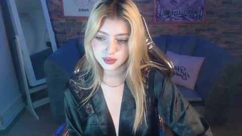 kitty_fox_b online show from January 2025 10:52:01 PM