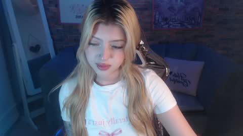 kitty_fox_b online show from January 2025 12:58:01 PM