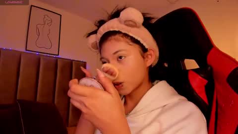 Snapshot of kitty_gang chatting on February 2025 02:25:01 AM Camila online show from February 2025 02:25:01 AM