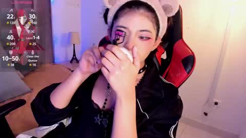 Snapshot of kitty_gang chatting on February 2025 03:01:02 AM Camila online show from February 2025 03:01:02 AM