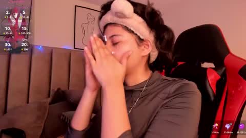 Snapshot of kitty_gang chatting on March 2025 02:39:01 AM Camila online show from March 2025 02:39:01 AM