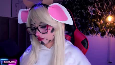 Snapshot of kitty_gang chatting on October 2025 02:34:01 AM Camila online show from October 2025 02:34:01 AM