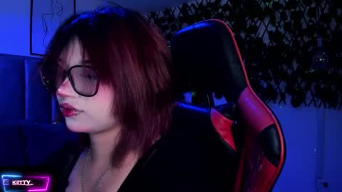 Snapshot of kitty_gang chatting on November 2025 02:47:02 AM Camila online show from November 2025 02:47:02 AM