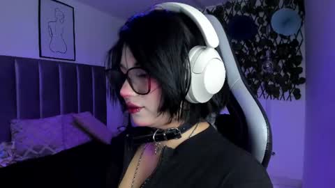 Snapshot of kitty_gang chatting on July 2026 12:27:01 AM Camila online show from July 2026 12:27:01 AM